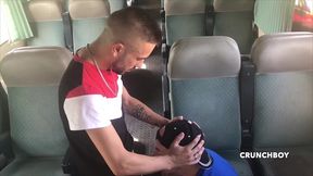 il donen sa bite a sucer dans le train