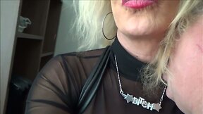 le client voulait une putain toute en cuir et cuissardes