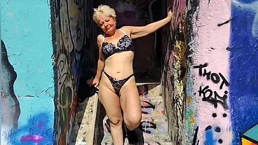 Tu aimerais me prendre sur ces escalier à la vue de tout le monde