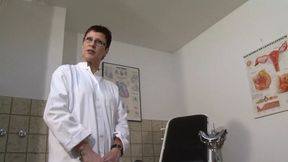 GERMAN PORN HORNY GIRL MASTURBATES WITH A VIBRATOR THEN