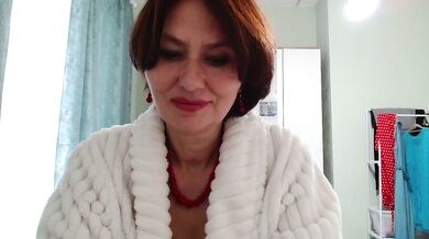 Beauty in heels pissed on the bedroom floor