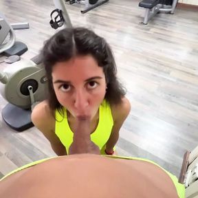 Quick Sex in the Gym - Risky Fuck