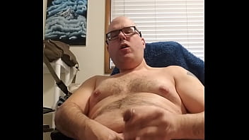 Nerdybear76 day off Jerking  load 1/3