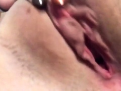 18-jaehrige Assi-Schlampe wichst sich die Fotze!