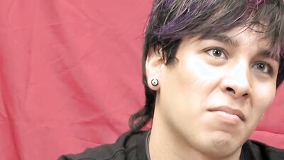 Alt twink teases with his slender body and jerks off