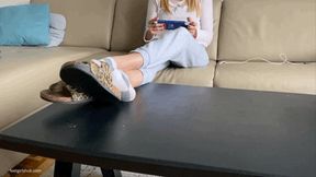 GAMER GIRL KIRA IGNORING YOUR WHILE PLAYING NINTENDO - MP4 Mobile Version