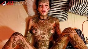 Inked up beauty Amber Luke craves a big cock