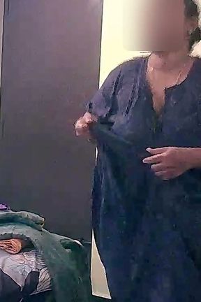 Sexy Big Ass &amp; Tits Desi Aunty Dress Change Video
