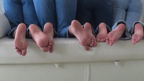 Sexy barefoot play of four girls smFS