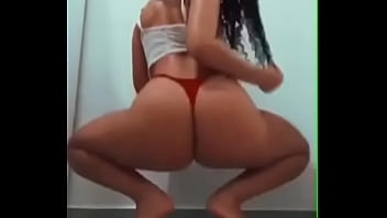 @Eymirian rebolando calcinha fio dental socado no cu