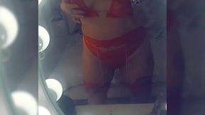 viens voir ma tenue et mes jouets