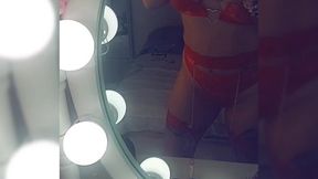 viens voir ma tenue et mes jouets