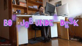 LADY SCARLET - BOOTJOB UNDER DESK - SEGA CON GLI STIVALI SOTTO LA SCRIVANIA