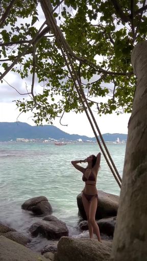 Desi celebrity shows off her curves in a hot Indian scene