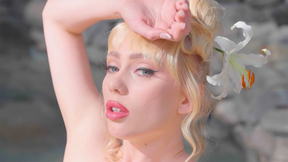 Amazing big butt blonde teen Braylin Bailey exposing hot body during posing