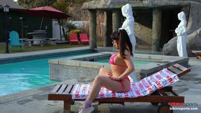 Two Hot Girls Strip Naked During Poolside Yoga Class