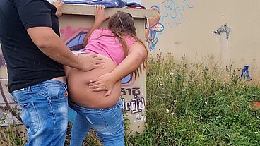 Big ass has sex outdoors and receives all the cum inside her mouth!