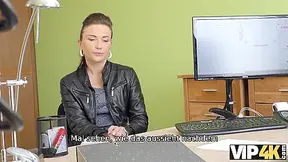 Sexy Kuken Gibt Blowjob Und Wird Im Kreditburo Genagelt