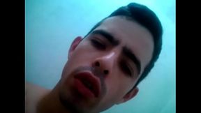 Alexandre Moreira Gomes gozando e se exibindo