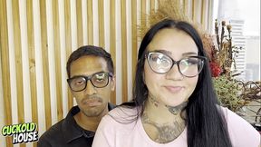 Puta infiel fodendo com 2 machos de verdade, na frente do corno manso