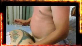 me aburrio el gordito del aire me pedi una pizza y me recoji al repartidor , la pizza un asco el repartidor un muerto pero por lo menos es algo en el culo .....