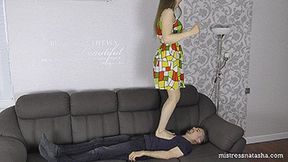 Roxy - Barefoot Trampling (4K)