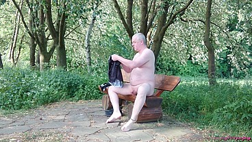 Pause in Strumpfhose auf der Radtour 2