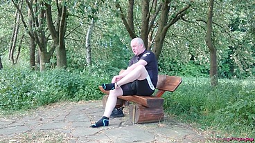 Pause in Strumpfhose auf der Radtour 2