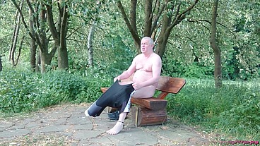 Pause in Strumpfhose auf der Radtour 2