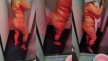 Sexo en la Ducha Con una Puta madura
