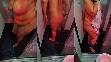 Sexo en la Ducha Con una Puta madura