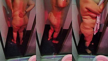 Sexo en la Ducha Con una Puta madura