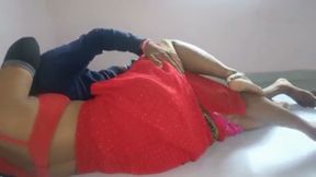 Desi aunty in red saree lifted her legs and
