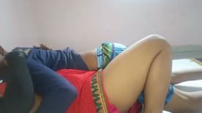 Desi aunty in red saree lifted her legs and