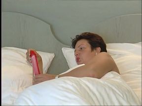 Thick mature masturbates in motel