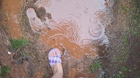 Pepa plays in the mud puddle