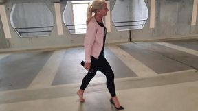 I lose my Louboutin high heel in the elevator wmv 1280 x 720