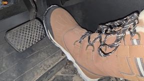 Short warmup rev in snow boots