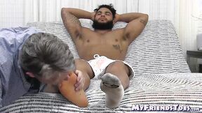 Ebony tatted hunk Pablo has his feet licked by mature gay