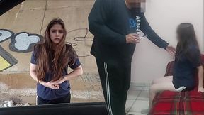 DUELE! PEQUE&Ntilde_A e inocente morrita putipobre de colonia marginal se va con un viejo por ayuda econ&oacute_mica, casero real no fake