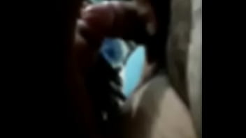 Filmei escondido minha prima me chupando