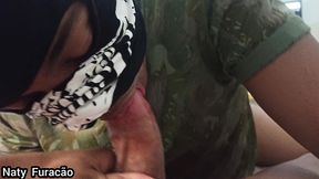 recruta tava capinando as ruas da vila militar piscou pra mim e botei logo pra mamar