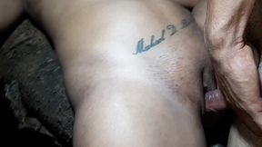 pantaneiro encosta tigresa vip na arvore e tenta colocar a rola ate gosar na xota dela