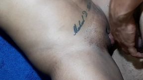 pantaneiro encosta tigresa vip na arvore e tenta colocar a rola ate gosar na xota dela