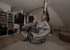 Nylon Jerk off Instruction