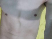 Esperando a mi vecina llegue mientras me la jalo para ella