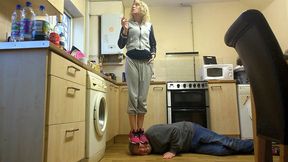 Chelsea Smoking Trampling Sneakers (4K)