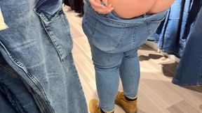 Handjob, Blowjob and fucking in the middle of the clothing Store - risky public !