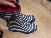 Her rubberboots