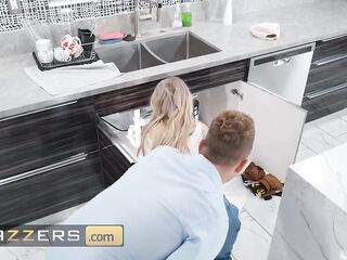 BRAZZERS - Smokin' Sexy Handywoman Kaylee Ryder Visits Van's Abode To Fix His Sink But Ends Up Fixing His Dick